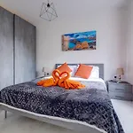 Modern Studio Central Location